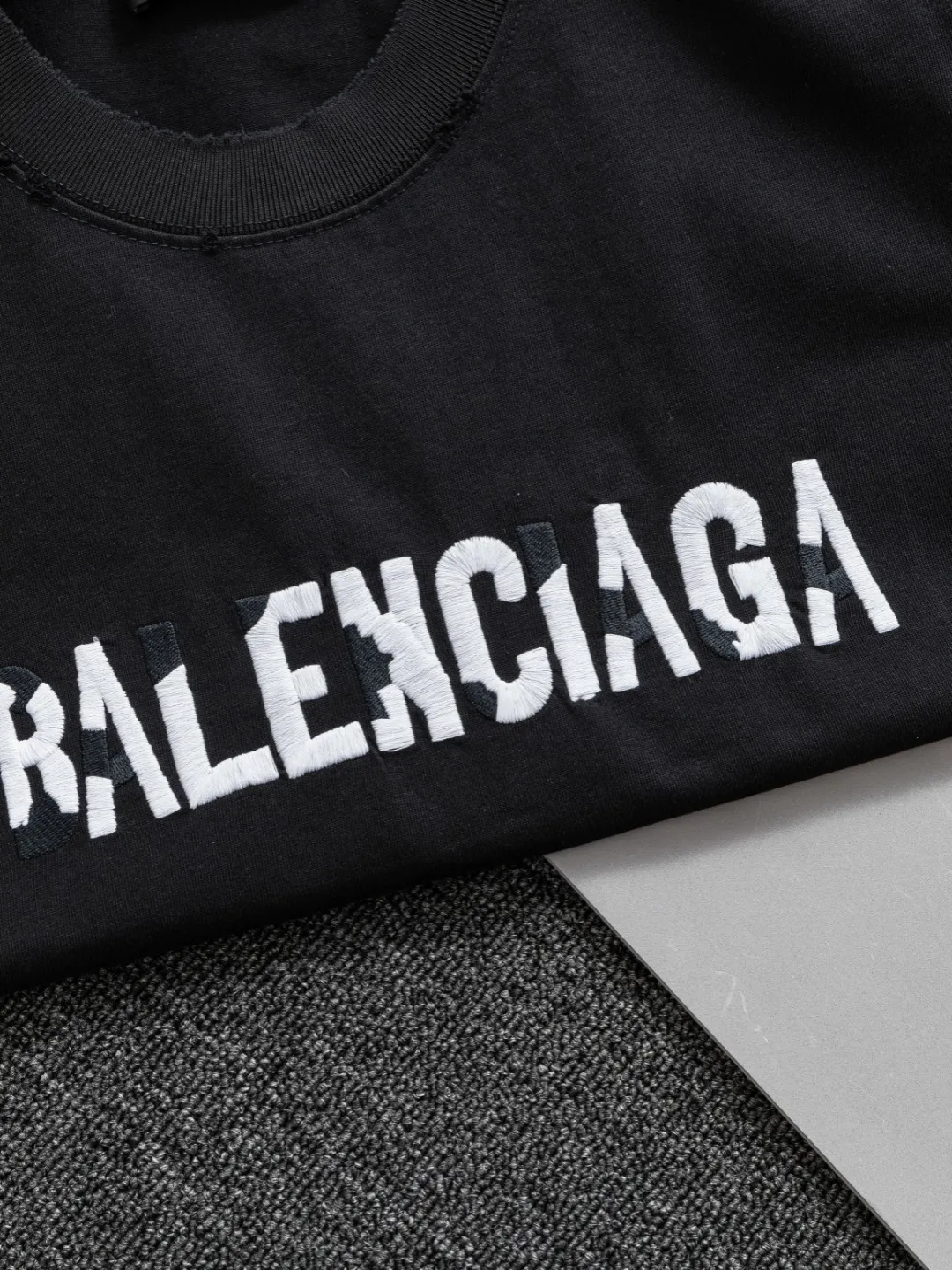 P100✨🔥 [BALENCIAGA] 2026FW short-sleeved T-shirt Premium 26s double yarn 300g fabric embroidery fraying process Color: Black White Red Size: S M L XL 2XL